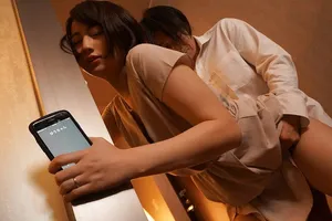Người vợ đi họp lớp rồi phang với nyc mặc cho ông chồng ở nhà chờ
