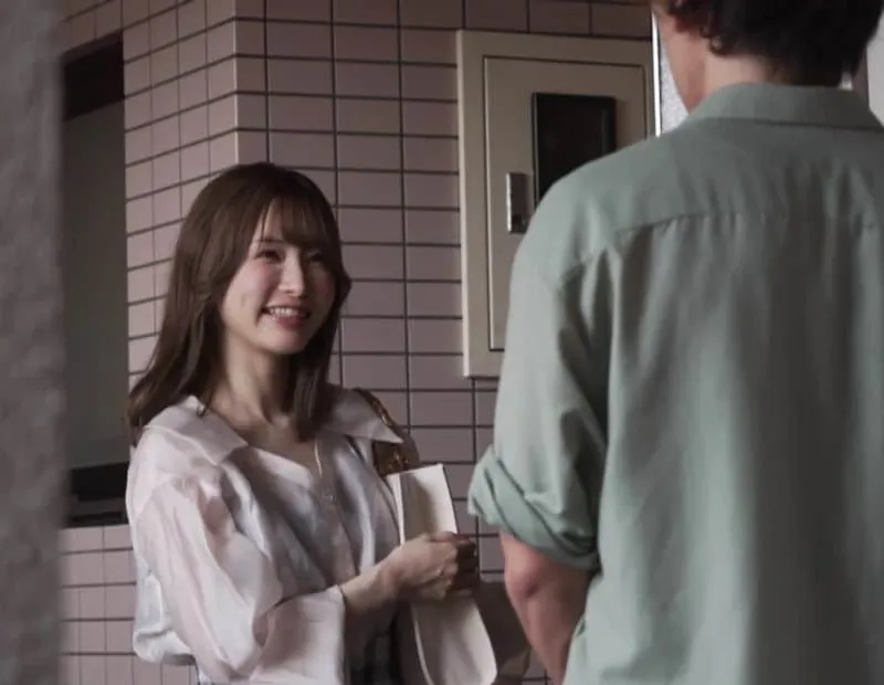 Tranh thủ 2 ngày người vợ đi vắng ở nhà chịch em hàng xóm xinh đẹp mới chuyển tới