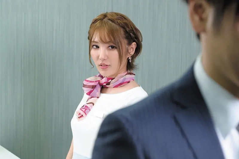 Cô lễ tân hấp dẫn sếp: “tiền bối ơi em nện em có phê hơn vợ anh ?”